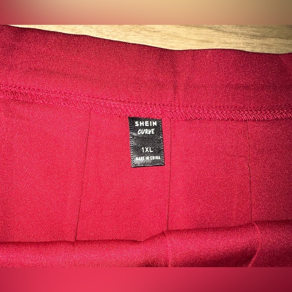 Maroon Pleated Skirt - Picture 3 of 3